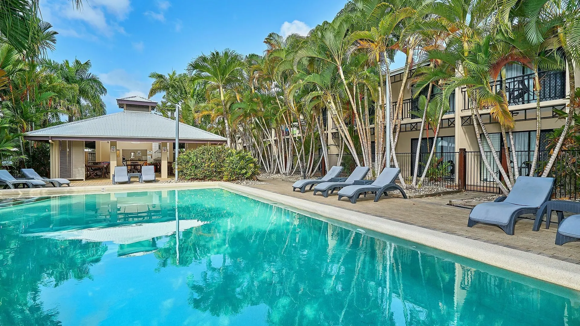 **** Aparthotel Trinity Beach Club Holiday Apartments Australia