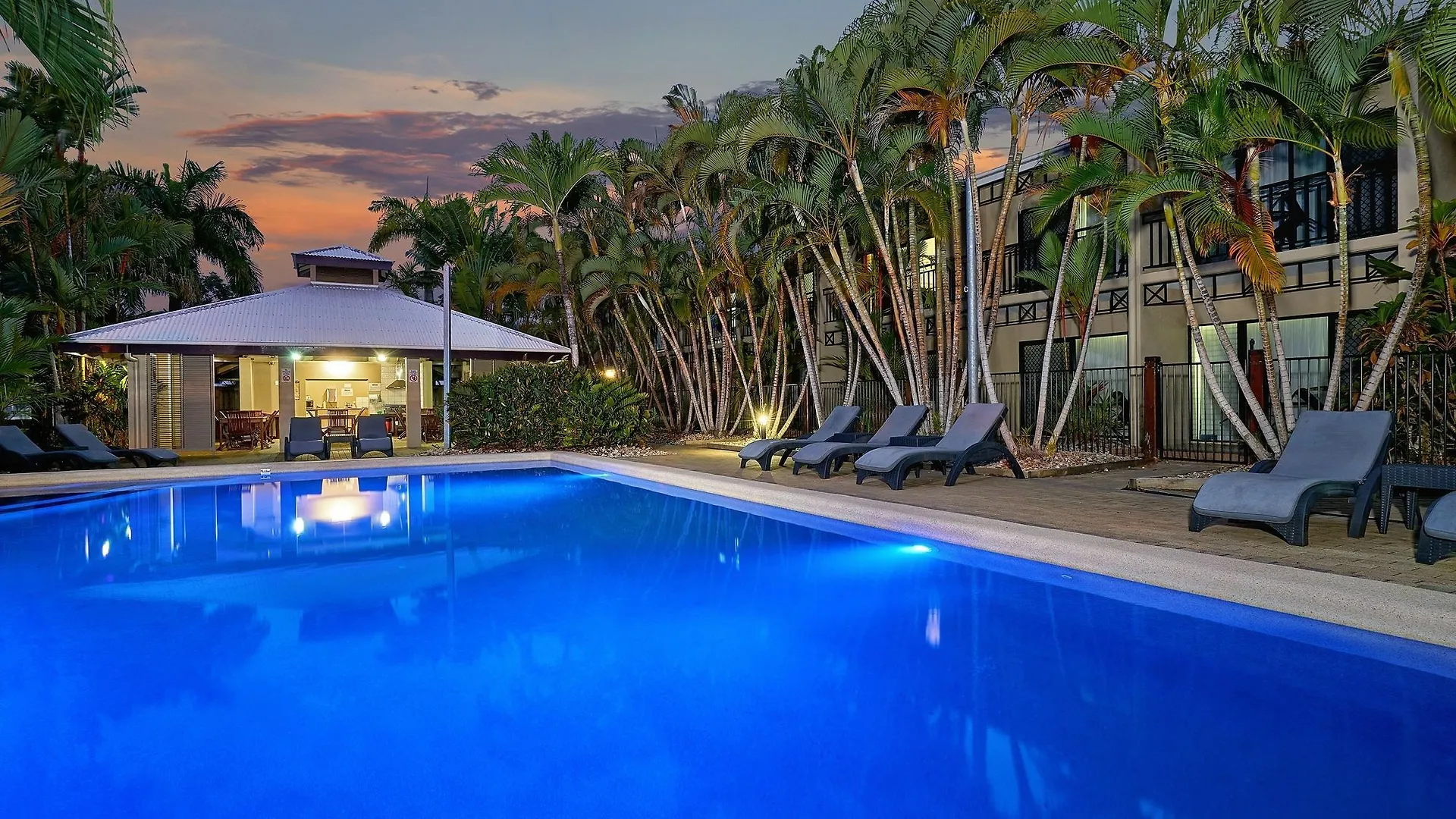 Trinity Beach Club Holiday Apartments